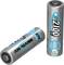 Két darab Ansmann Maxe márkájú AA akkumulátor, újratölthető, 1,2V feszültséggel és 2100 mAh kapacitással. Az egyik akkumulátor fekszik, a másik pedig felállítva áll.