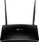 Egy fekete TP-Link WiFi router két antennával és több világító jelzőfénnyel az elején.