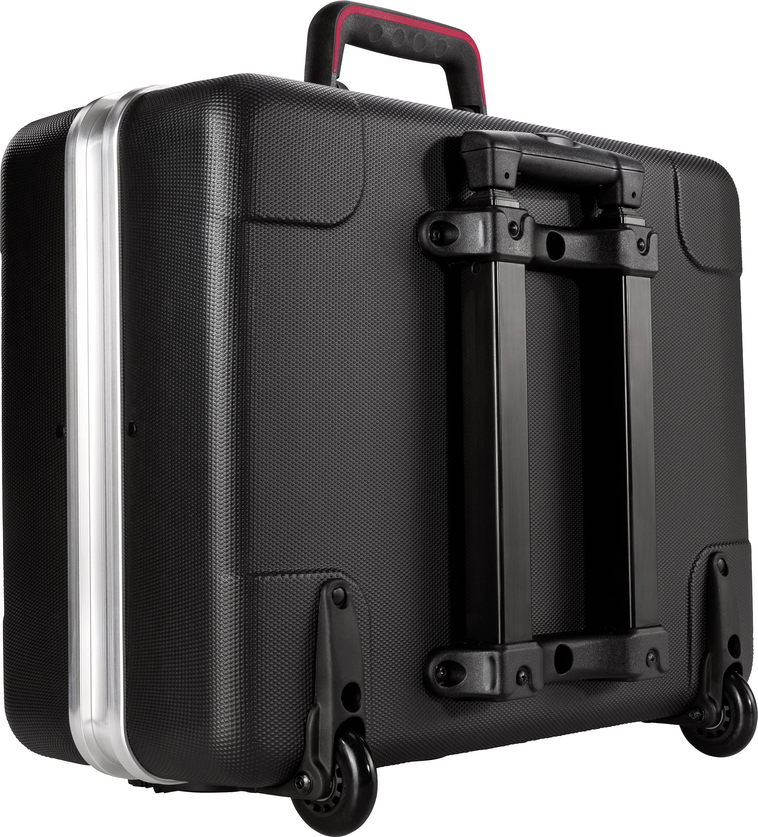 Fekete kemény héjú bőrönd négy kerékkel, kihúzható fogantyúval és piros fogantyú részlettel felül, utazásra alkalmas.