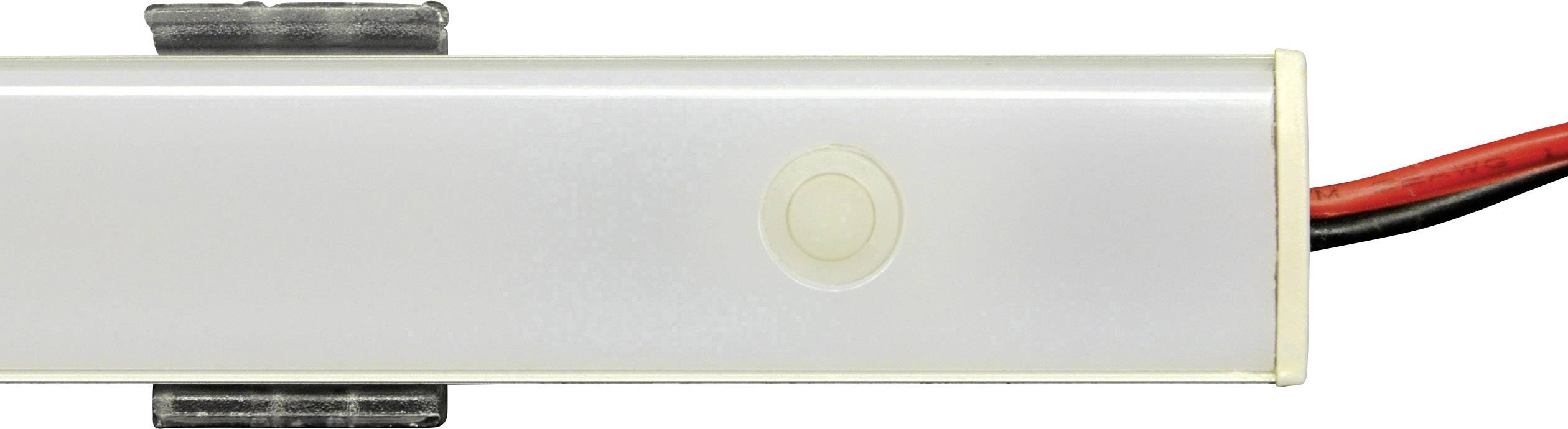 Egy fehér, téglalap alakú LED-szalag kerek gombbal és piros, valamint fekete csatlakozókábelekkel.