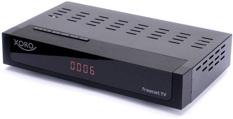 Egy fekete DVB-T2 vevőkészülék digitális '0006' kijelzővel az elején, Xoro márka, szellőzőnyílásokkal a tetején.