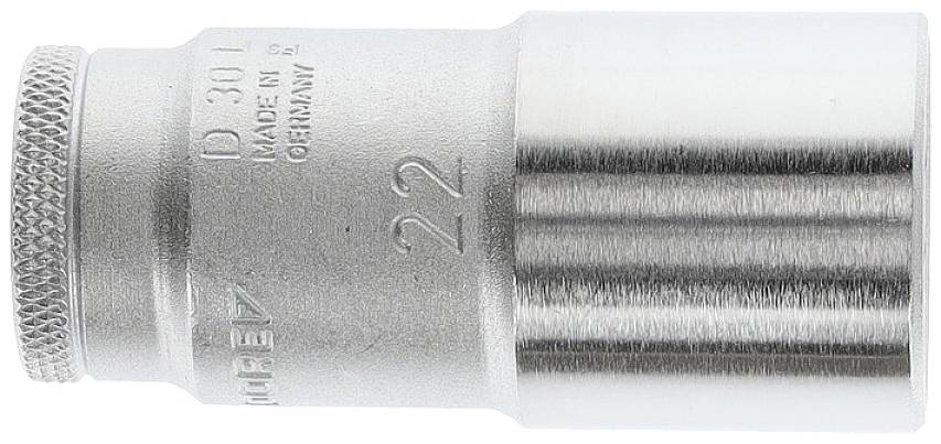 Ezüstös villáskulcs 'GEDORE 22 MADE IN GERMANY' felirattal, amely feltünteti a méretét és gyártási helyét.
