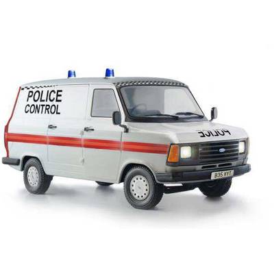 Italeri 510003657 Ford Transit UK Police Autómodell építőkészlet 1:24