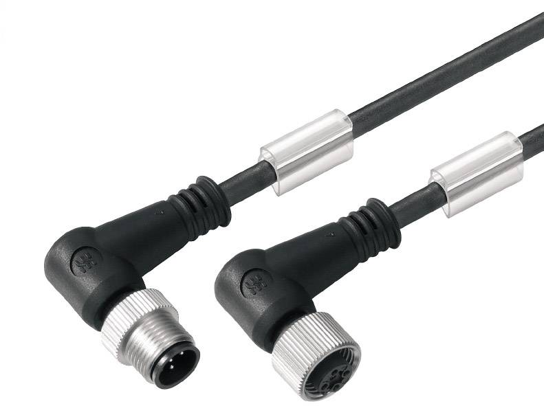 Két fekete, derékszögű kábelcsatlakozó fémmenetes és védőburkolattal. Ipari vagy elektronikai alkalmazásokhoz alkalmas.