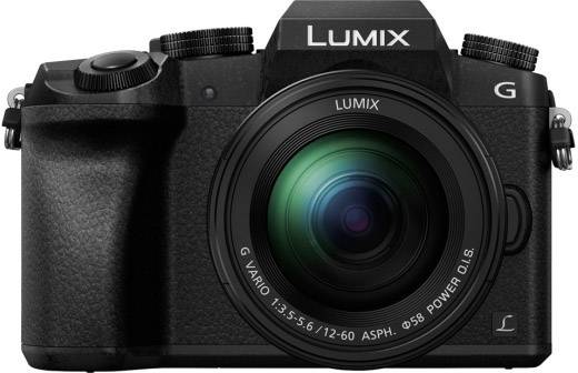 Fekete digitális tükörreflexes fényképezőgép zoom objektívvel, 'Lumix G' márka.