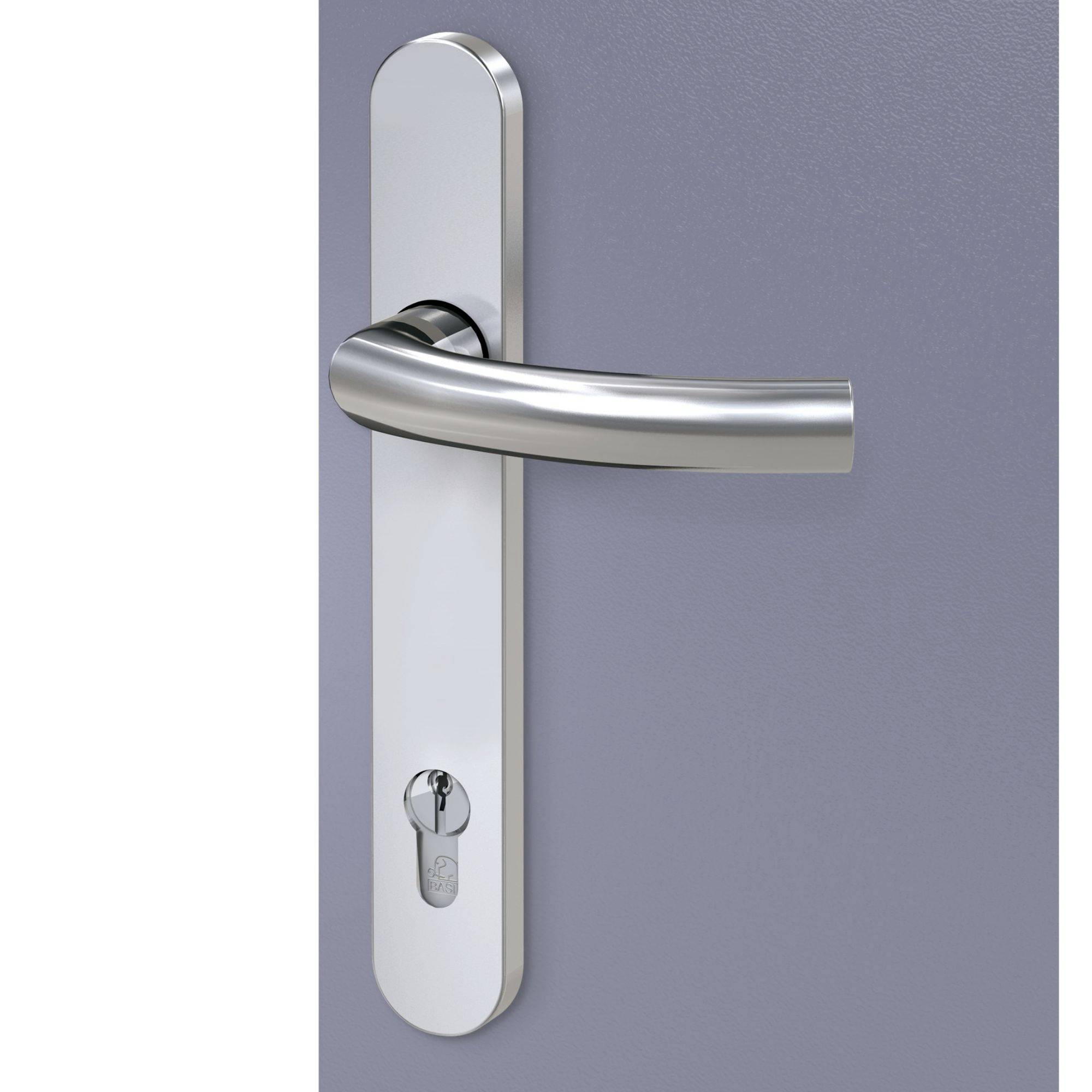 Ezüst fémkilincs szürke ajtón.