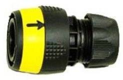 A sárga-fekete kerti tömlőcsatlakozón lévő nyíljelzés mutatja a víz helyes áramlási irányát.