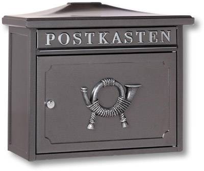 Szürke postaláda "POSTALÁDA" felirattal, rajta egy díszítő dombormű egy postakürtről.