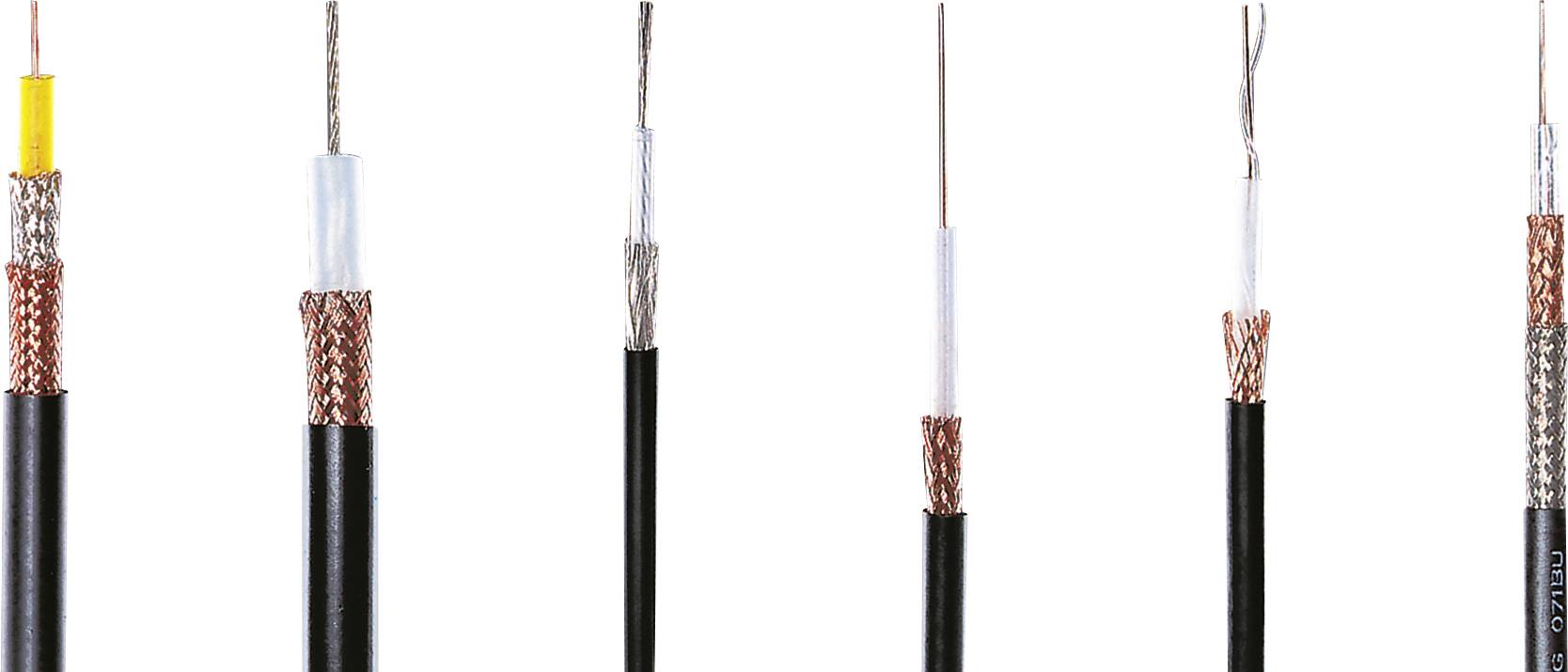 Hat különböző kábeltípus egy sorban, eltérő vastagságokkal és szigetelőanyagokkal.