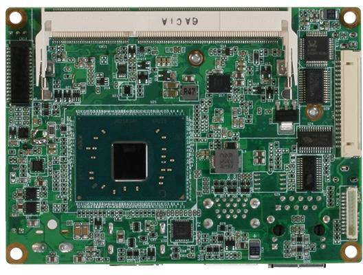 Zöld nyomtatott áramkör különböző elektronikai alkatrészekkel, beleértve a chipeket és csatlakozóhelyeket; a központi processzor jól látható.