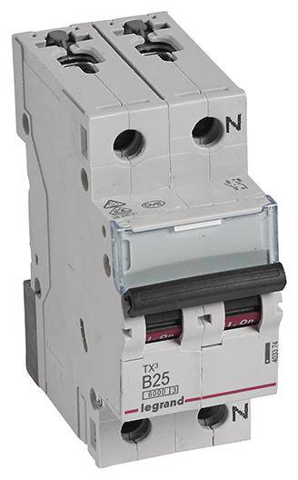 Legrand márkájú, 'B25' típusú, két kapcsolóval rendelkező áramköri védőautomata elektromos berendezések védelmére.