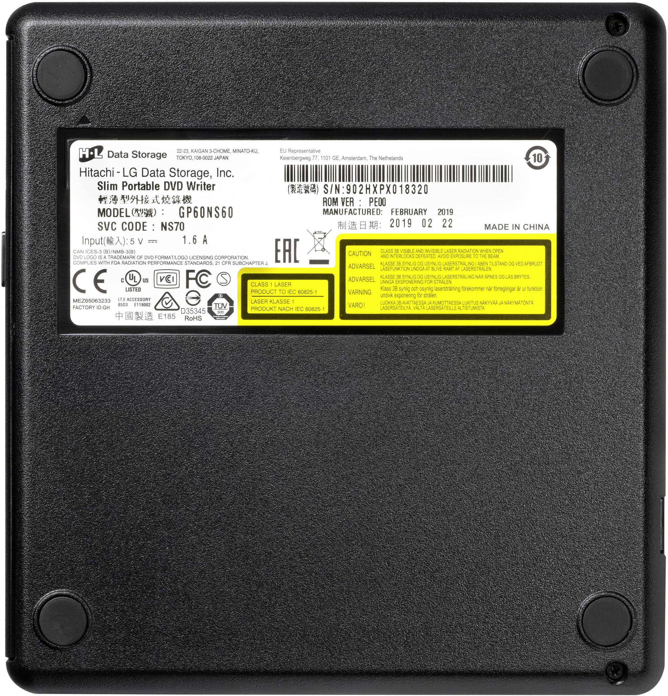 A Hitachi-LG hordozható DVD-író hátoldala. GP60NS60 modell, sorozatszám, gyártás Kínában. Specifikációkat és biztonsági jellemzőket tartalmazó címkék.