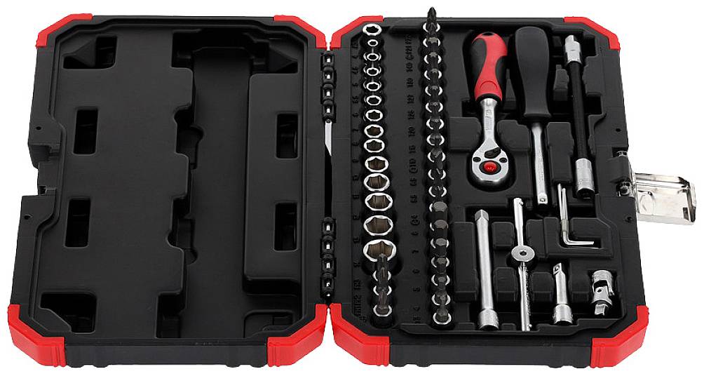 Racsnis szerszámkészlet dugókulcsokkal és betéttartókkal, különböző méretekben, rendezetten elhelyezve egy fekete tálcán.