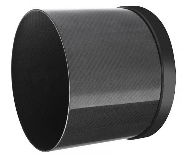 Egy fekete szénszálas anyagból készült hengeres tárgy, amelynek sima felülete van, oldalnézetből ábrázolva.