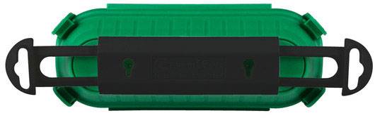 Felülnézeti kép egy zöld műanyag dobozról, amelynek két fekete tartóelem van az oldalain. A doboz ovális alakú, és mindkét végén zárral rendelkezik.