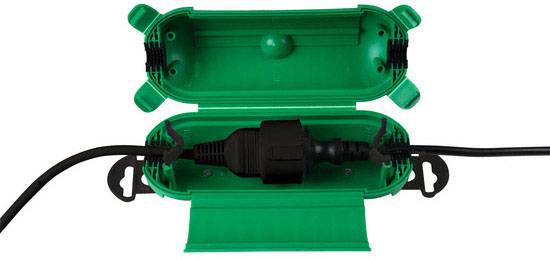 Zöld, vízálló ház nyitott tetővel, két egymással összekötött csatlakozókábelt tartalmaz.