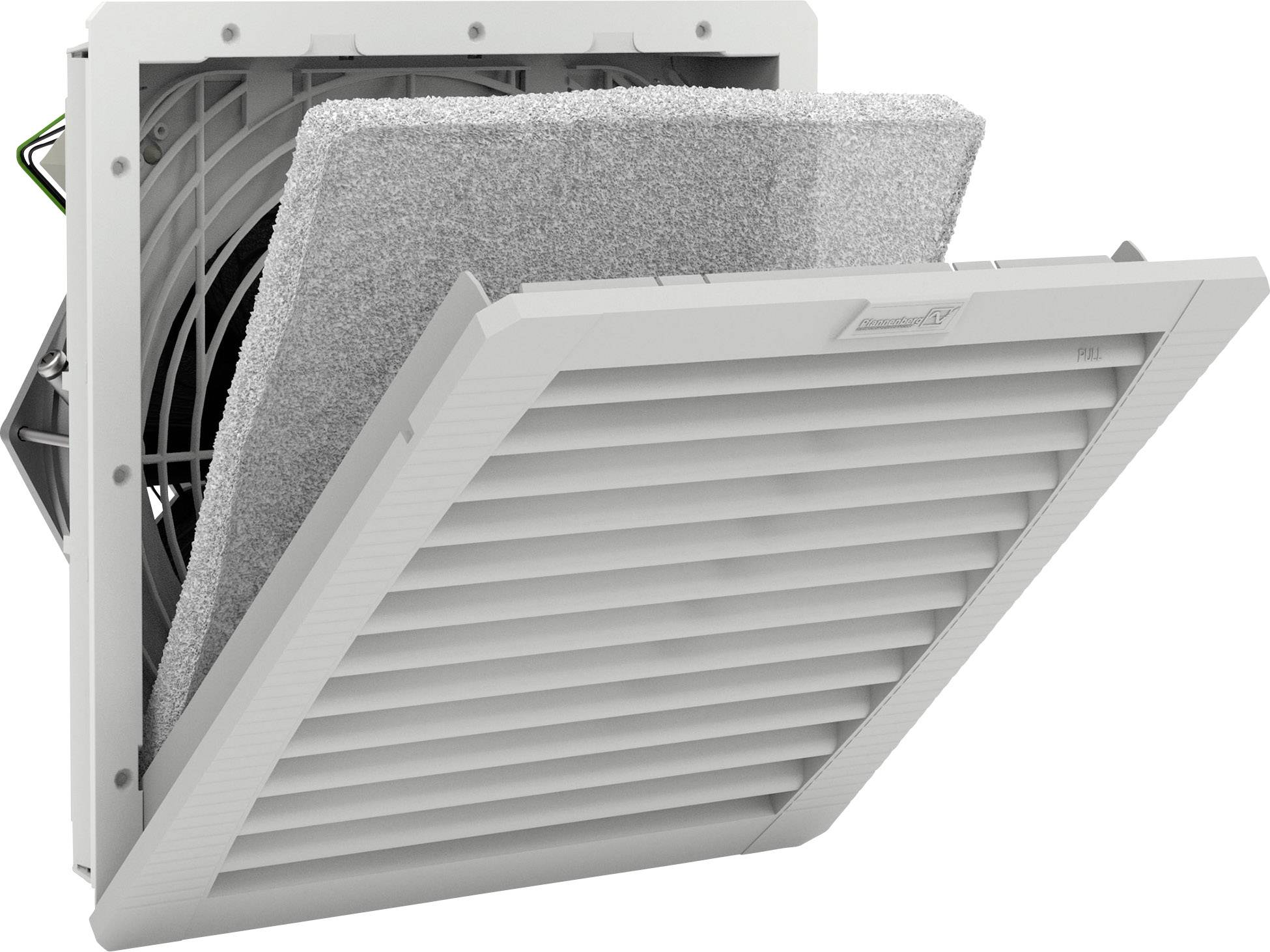 Szellőzőrács nyitott szűrőbetéttel egy ventilátor előtt, amely a karbantartási vagy tisztítási folyamatot mutatja.