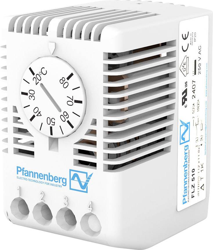 Fehér termosztátos készülék 0°C-tól 60°C-ig terjedő skálával. Márkaneve 'Pfannenberg'. Oldalán beállítógomb és műszaki információk láthatók.