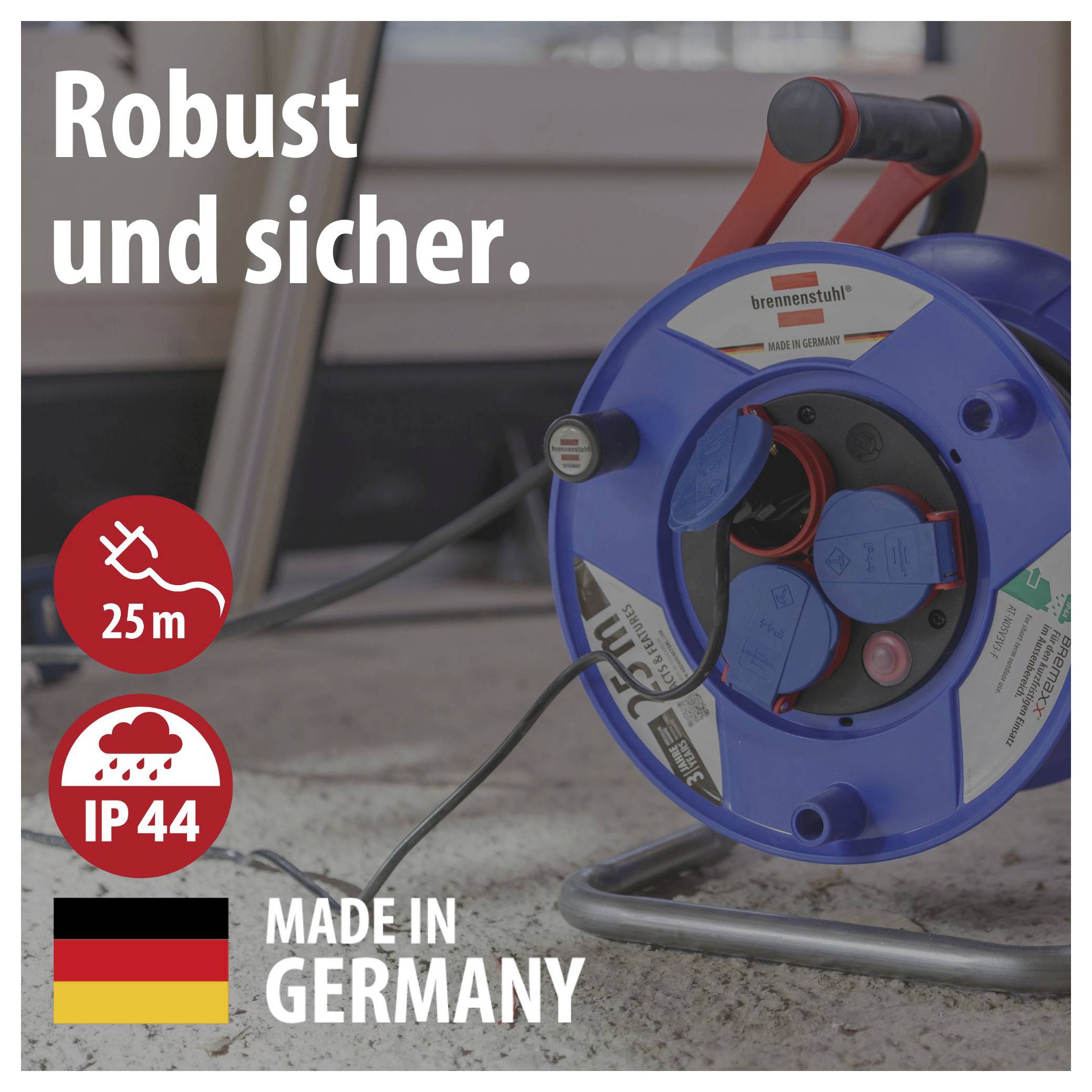 Egy kék kábeltömlő szövege: „Robusztus és biztonságos", 25 m, IP44, „Made in Germany".