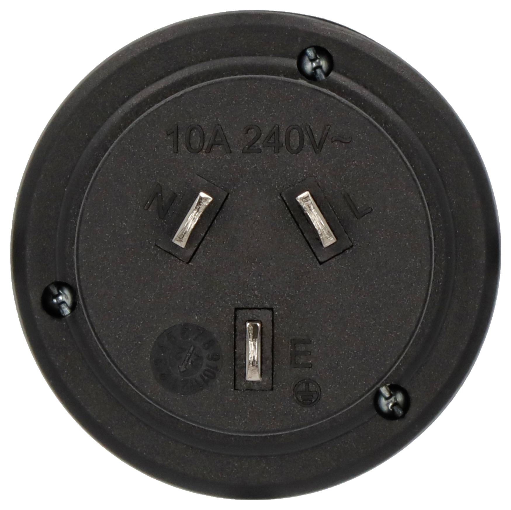 Ausztrál csatlakozóaljzat '10A 240V' felirattal, amely mutatja a földelés, nulla- és fázisvezetékek érintkezőit, élesen fókuszálva a csatlakozási pontokra.