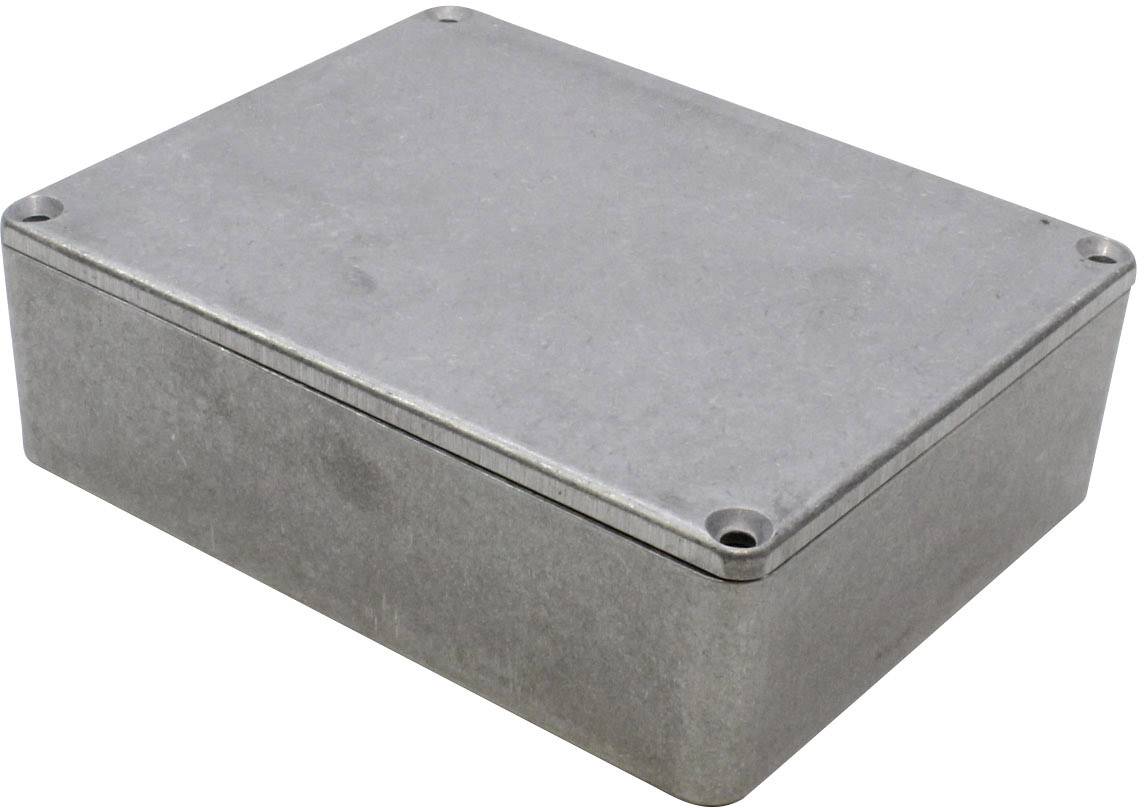 Fémes, téglalapú ház, nem átlátszó, lekerekített sarkokkal és csavarlyukakkal a fedél sarkain.