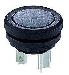 Fekete, kerek nyomógomb három fémcsatlakozóval, amely alkalmas nyomtatott áramköri lapra történő szerelésre.
