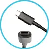 USB-C-kábel: Fekete USB-C-kábel jellegzetes ovális csatlakozóval, alkalmas gyors adatátvitelre és töltésre.