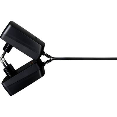 Fekete hálózati adapter két csatlakozóval, amelyeket kábel köt össze, fehér háttér előtt ábrázolva.
