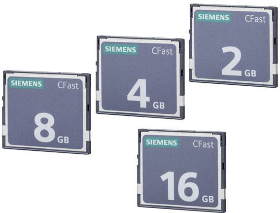Négy Siemens CFast memóriakártya 2 GB, 4 GB, 8 GB és 16 GB méretben szürke háttér előtt.