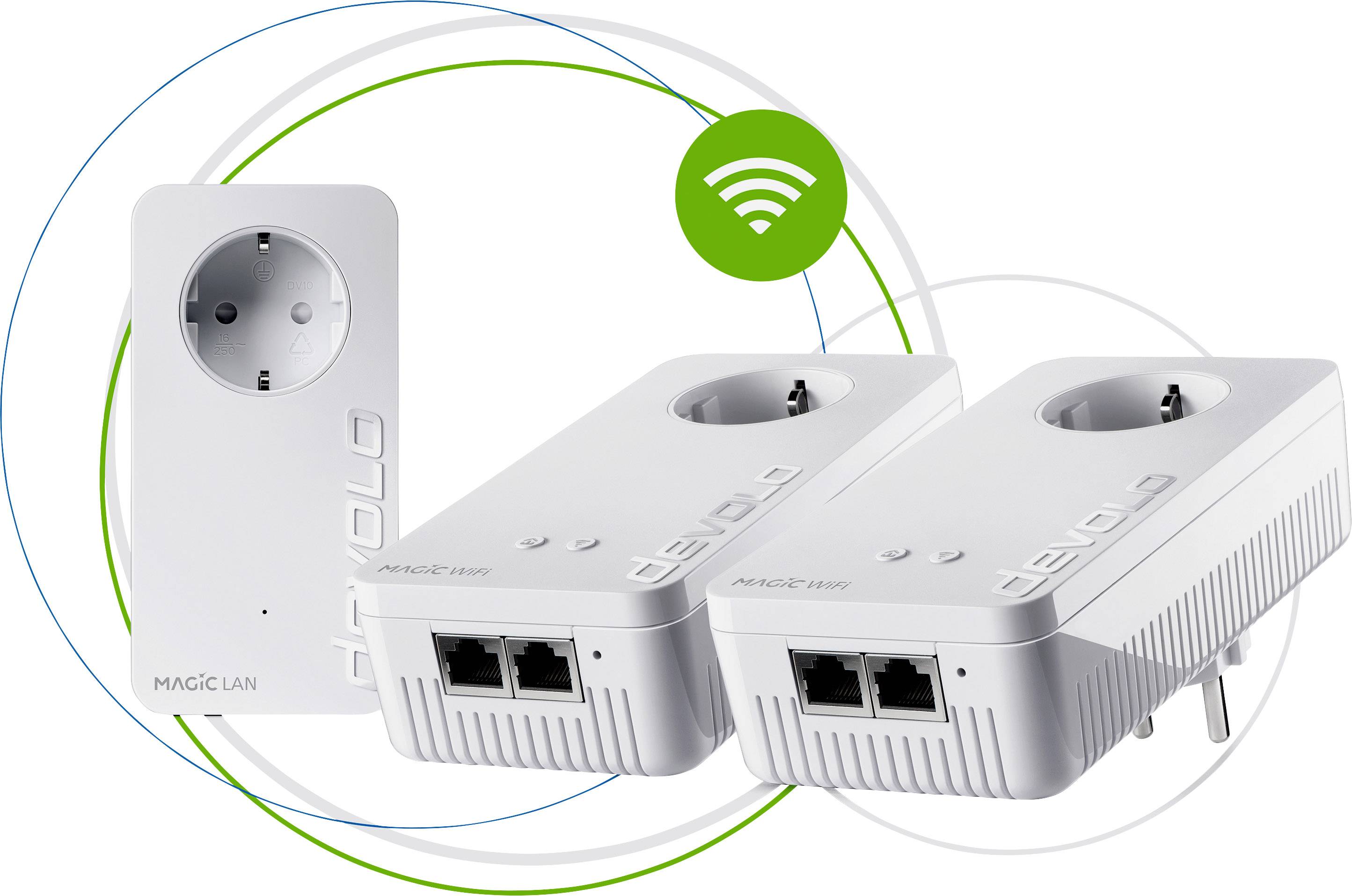 Három fehér Powerline-adapter, hálózati csatlakozókkal és LAN-portokkal. Egy zöld WLAN-szimbólum a vezeték nélküli kapcsolatot jelzi.