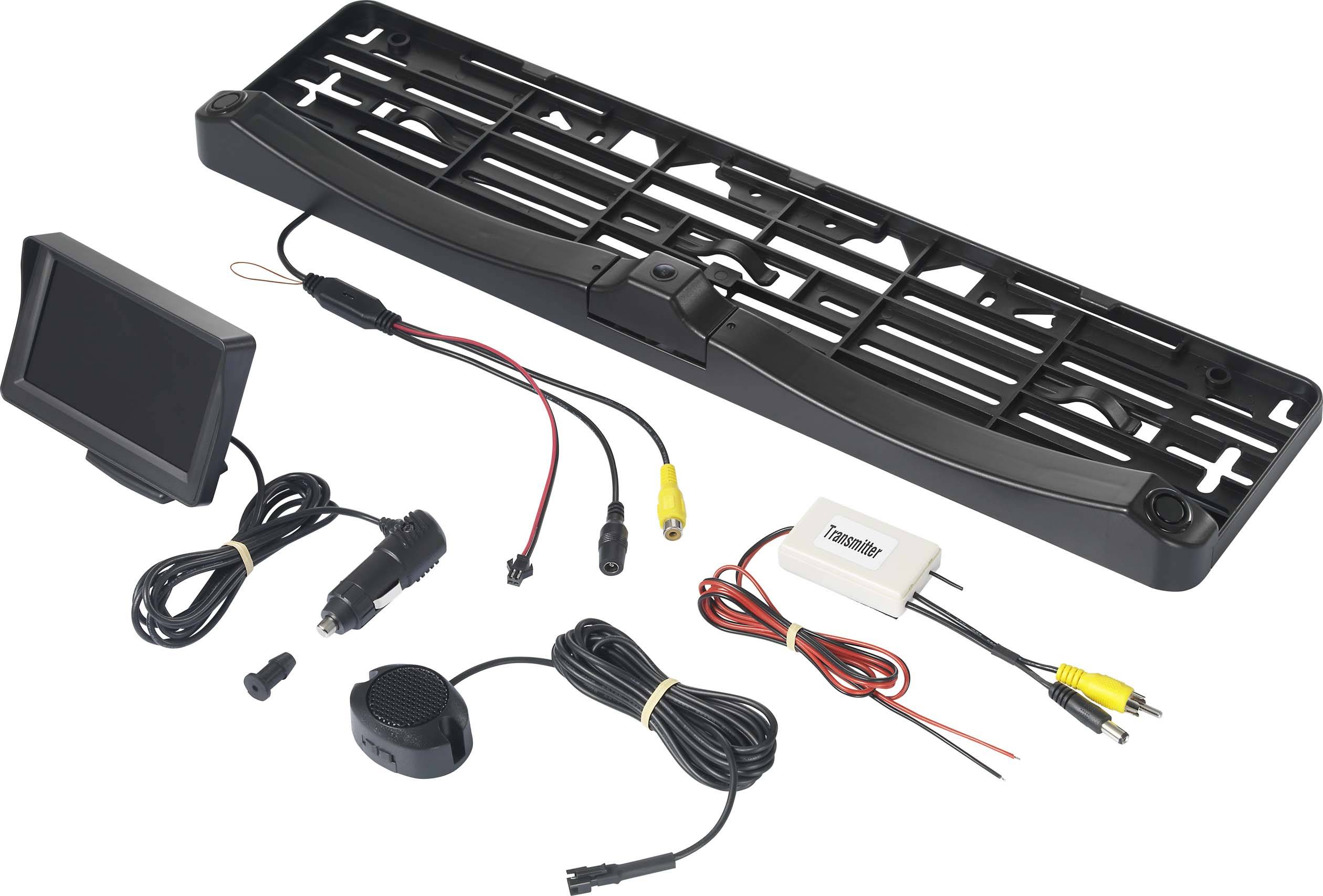 A kép egy tolatókamera-szett elemeit mutatja, amely tartalmaz egy rendszámtábla-tartót, egy monitort, kábeleket és egy hangszórót.