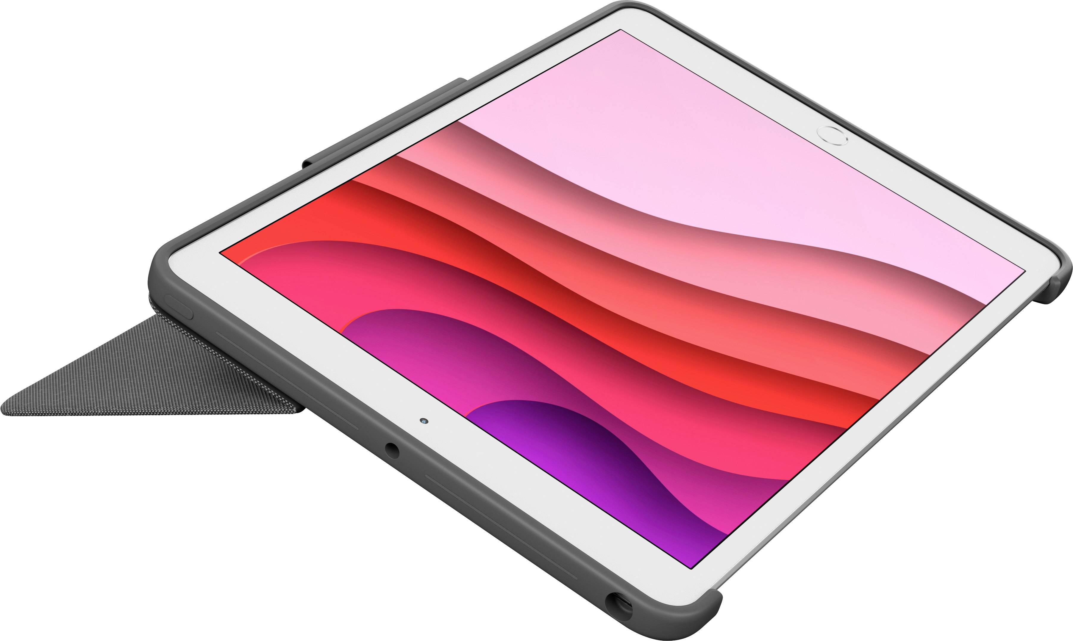 Egy tablet egy borítóban, amelynek képernyőjén rózsaszín és piros hullámok láthatók, enyhén megdöntve egy állványon fekszik.