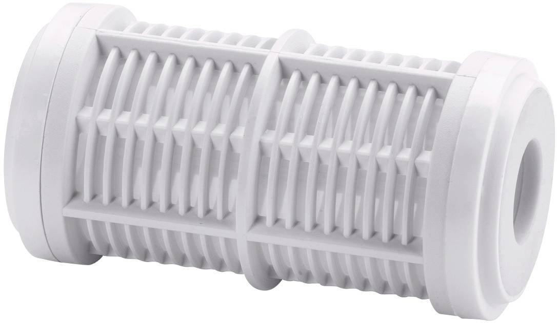 Egy hengeres, fehér műanyag szűrő áttört rácsszerkezettel, alkalmas vízszűrésre vagy egy szűrőrendszer részeként.