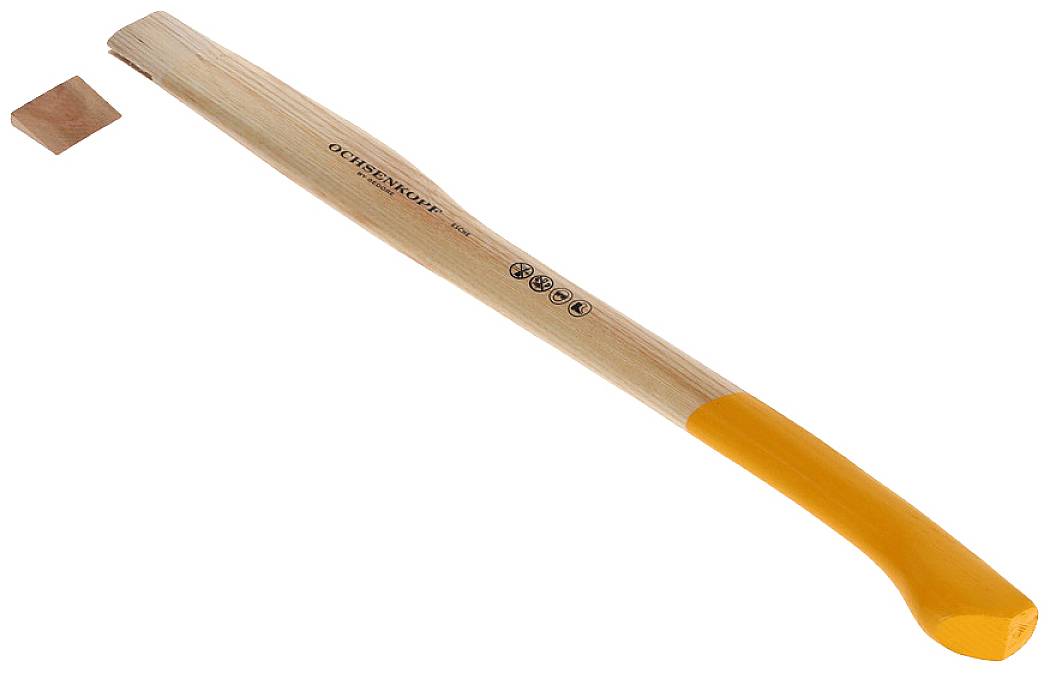 Fa fejsze fa nyéllel és narancssárga védőbevonattal a nyél végén, mellette egy kisebb faék.