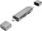 Egy több csatlakozóval rendelkező USB-elosztó, amelynek csatlakozói között USB-C és USB-A típusúak is vannak, valamint kártyaolvasók. A védőfedelek le vannak véve.