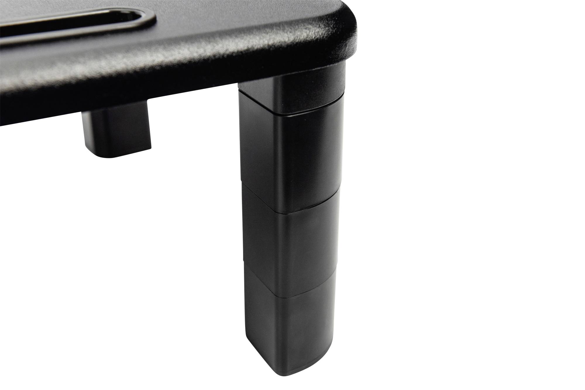 Fekete, magasságállítható asztallábazat egy asztalon.