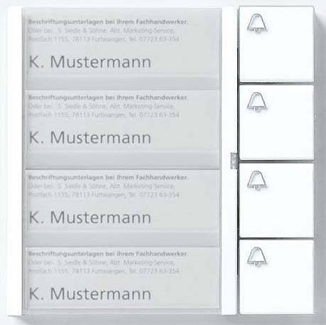 'K. Mustermann' négyszer szerepel névtáblákon a bejárati ajtó csengőgombjai mellett.