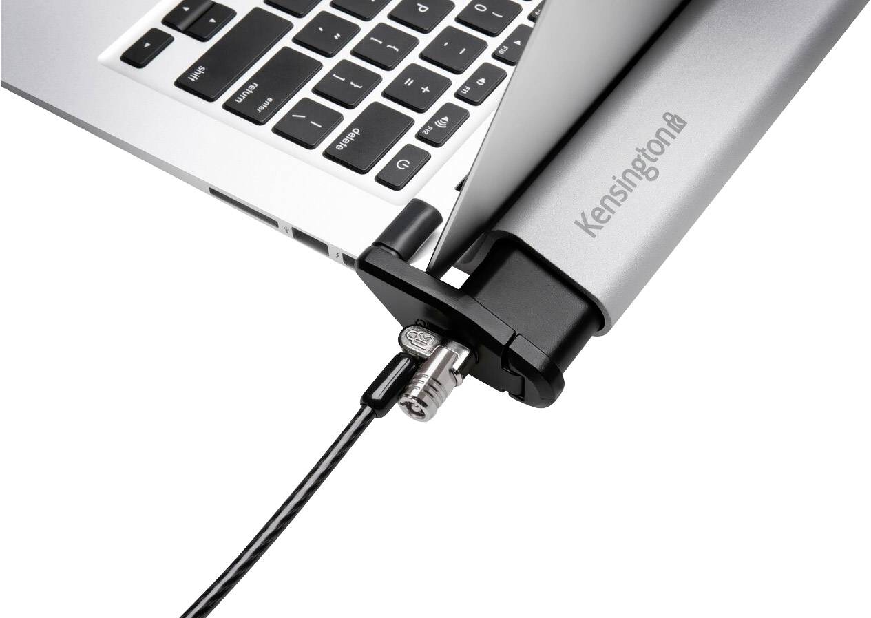 Egy laptop egy Kensington biztonsági zárral van védve. A zár kábele egy fémhorgonyhoz van rögzítve.