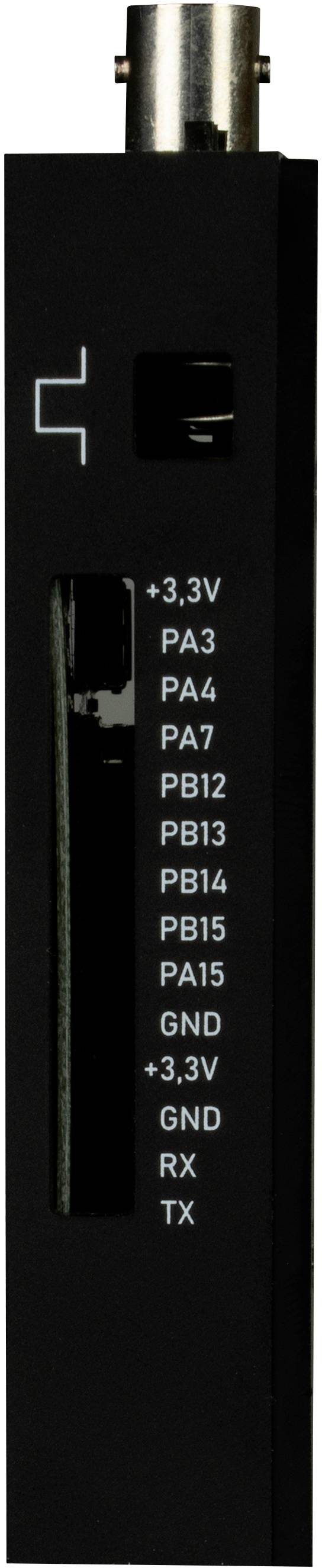 Fekete eszköz feliratokkal: '+3.3V, PA3, PA4, PA7, PB12, PB13, PB15, PA15, GND, +3.3V, GND, RX, TX' és egy BNC-csatlakozóval felül.
