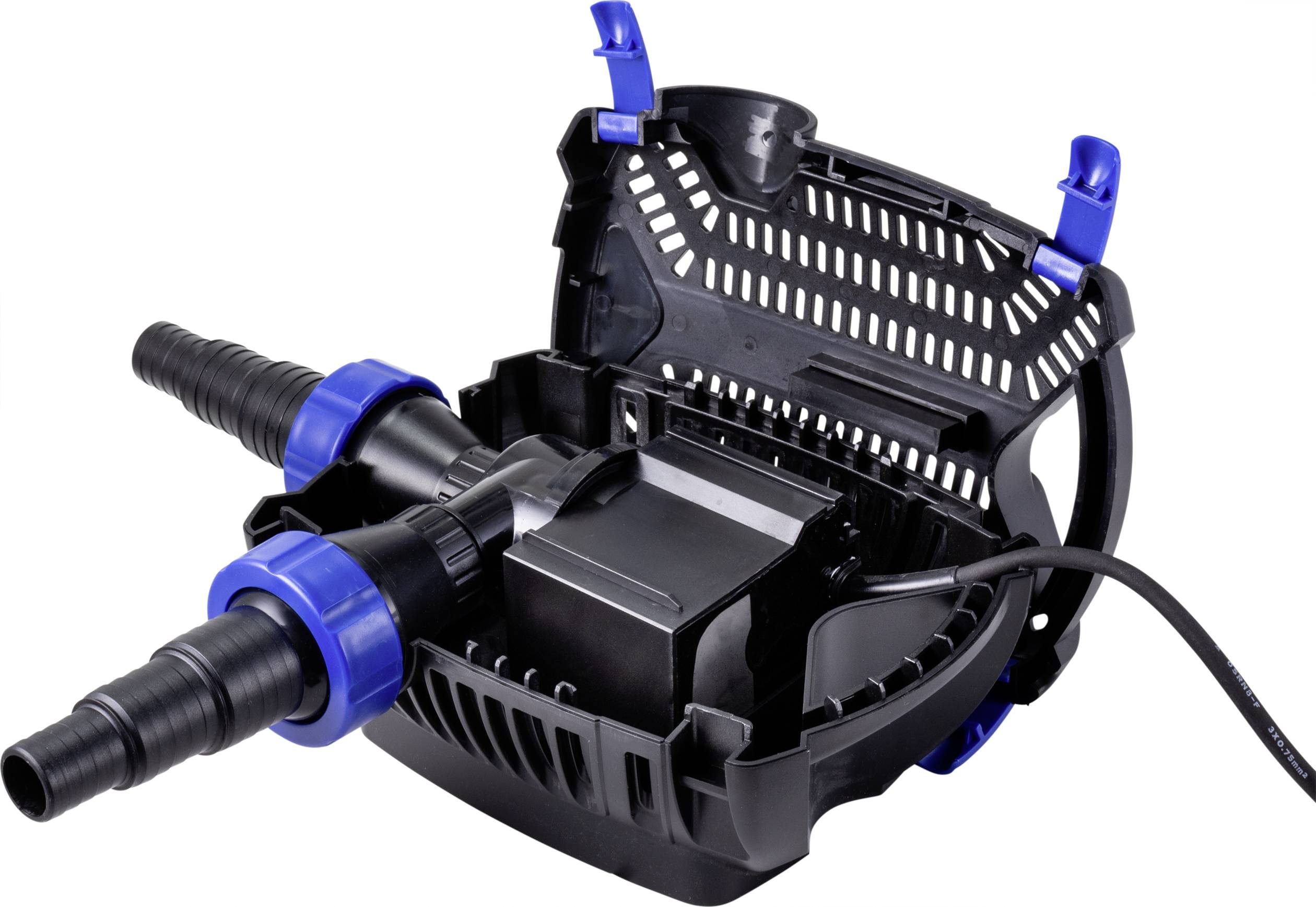 Egy nyitott kerti tavi szivattyú kék csatlakozókkal és elektromos kábellel. A szivattyút a kerti tó vízkeringtetésére vagy szűrésére tervezték.