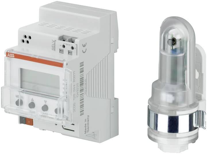 Elektronikus áramköri megszakító és érzékelő, egymás mellé helyezve; alkalmas elektromos áramkörök vezérlésére és mérésére.