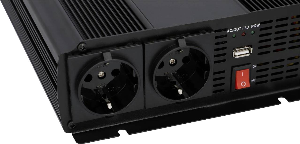Egy fekete feszültségátalakító két csatlakozóaljzattal, USB-porttal és be-/kikapcsoló gombbal, elektromos készülékekhez alkalmas.