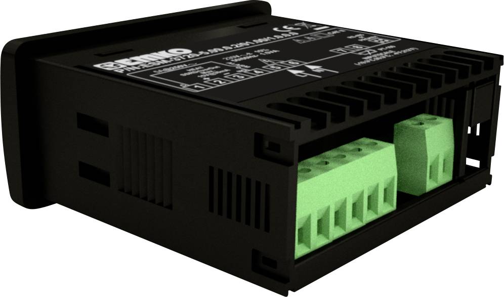 Egy fekete elektronikus eszköz zöld csatlakozókapcsokkal, valószínűleg egy elektromos vezérlőegység, fehér háttér előtt.