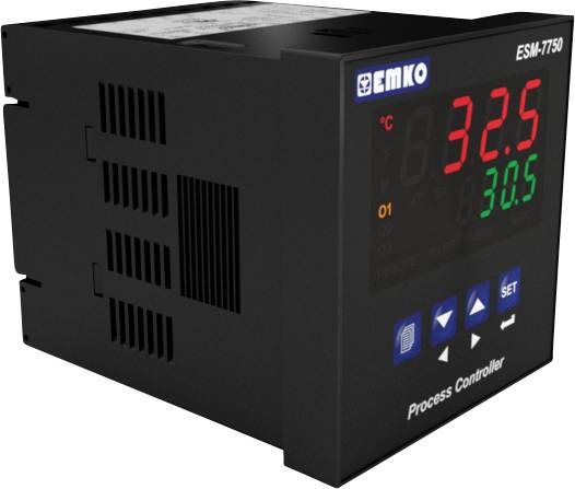 Egy fekete folyamatszabályzó digitális kijelzővel 32,5 °C és 30,5 °C hőmérsékleteket mutat. A 'Emko' márkanév felül látható.