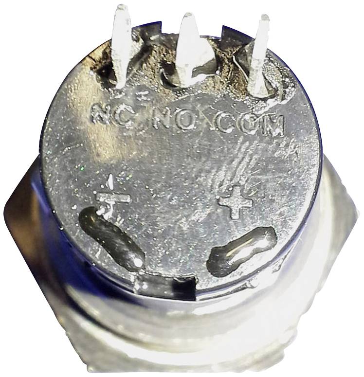 Egy háromállású elektromos kapcsoló 'NC', 'NO', 'COM' feliratokkal és plusz és minusz jelölésekkel az alsó részén.