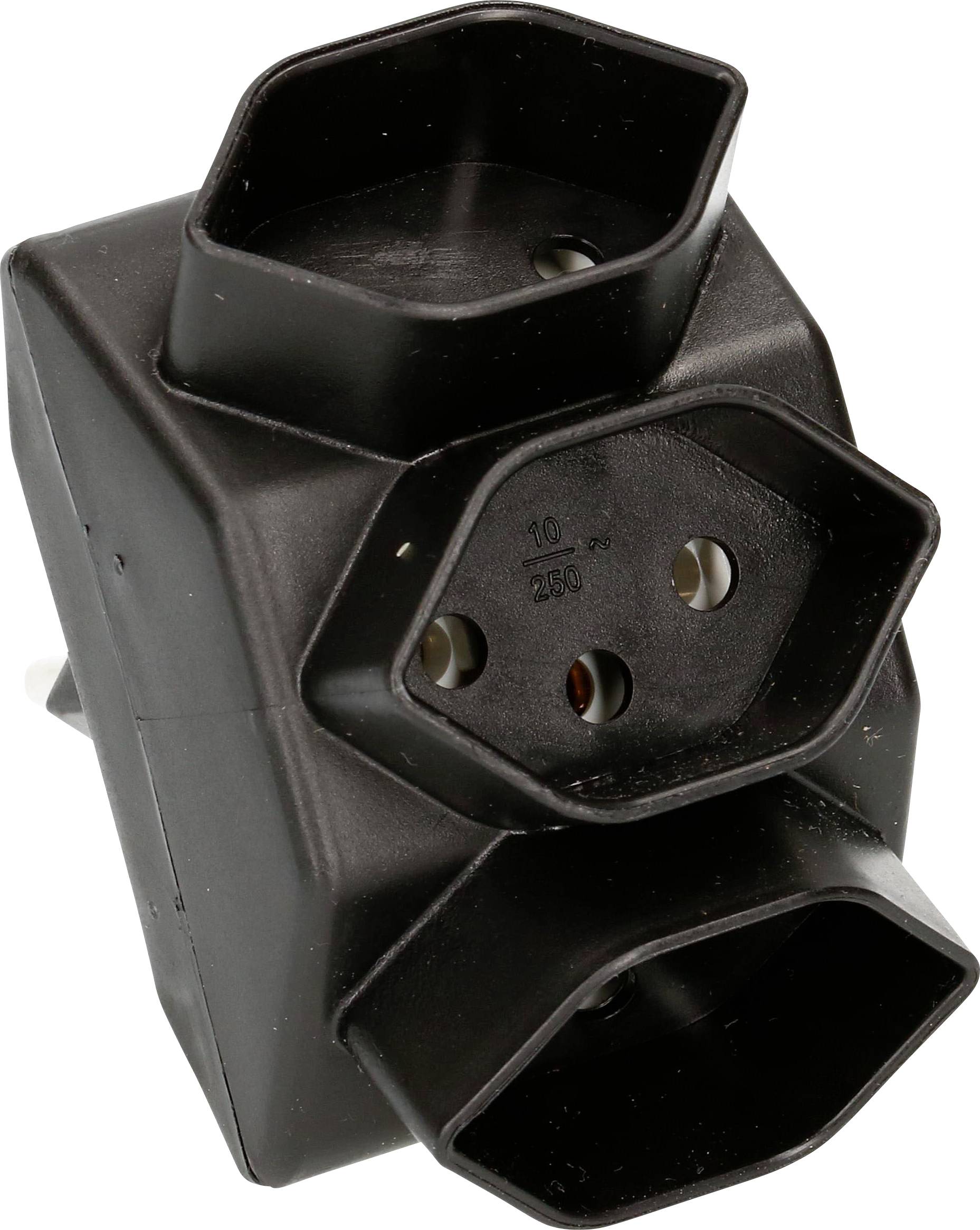 Egy fekete, háromszoros dugaljadapter hatszögletű csatlakozóhelyekkel. Alkalmas 10A, 250V terhelésig.