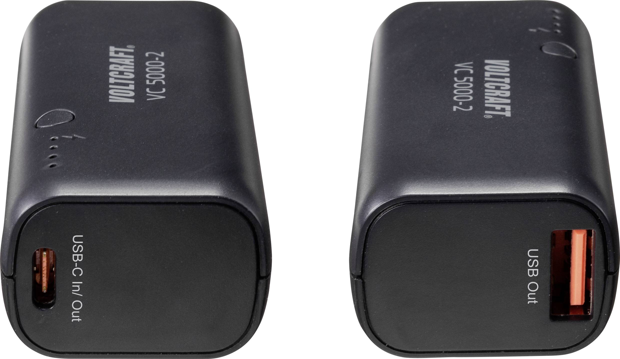 Két fekete, hordozható akkumulátortöltő USB-C és USB csatlakozókkal. Balra: 'USB-C Be/Ki'; jobbra: 'USB Ki'; mindkettőn a 'VOLTCRAFT VC 15000-2' márkanév látható.