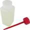 Fehér műanyag palack levehető piros cseppentővel, fehér háttér előtt.