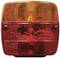 'Egy jármű hátsó lámpája, amelynek felső részén narancssárga irányjelző lámpa, alsó részén pedig piros hátsó fényjelző lámpa van.'