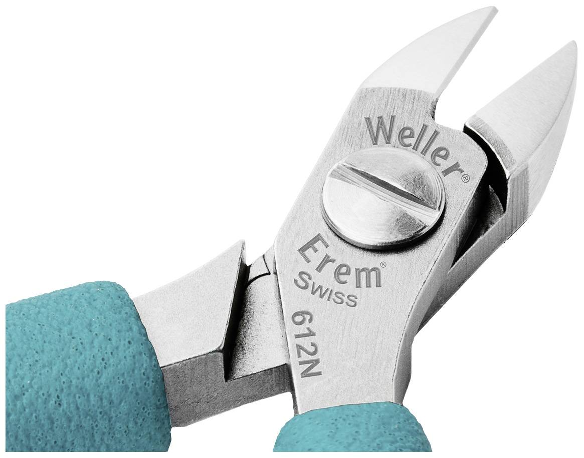 Egy közeli felvétel egy zöld markolatú Weller Erem 612N precíziós fogóról, amely fémből készült és finommechanikai munkákhoz alkalmas.